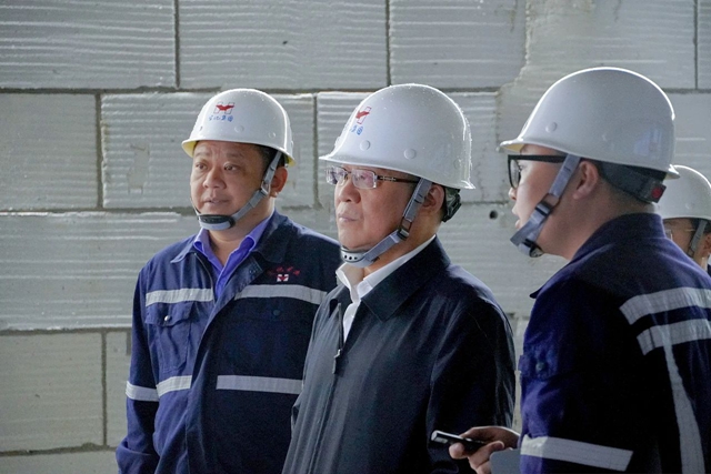 王大真到宜化礦業(yè)走訪(fǎng)慰問(wèn)