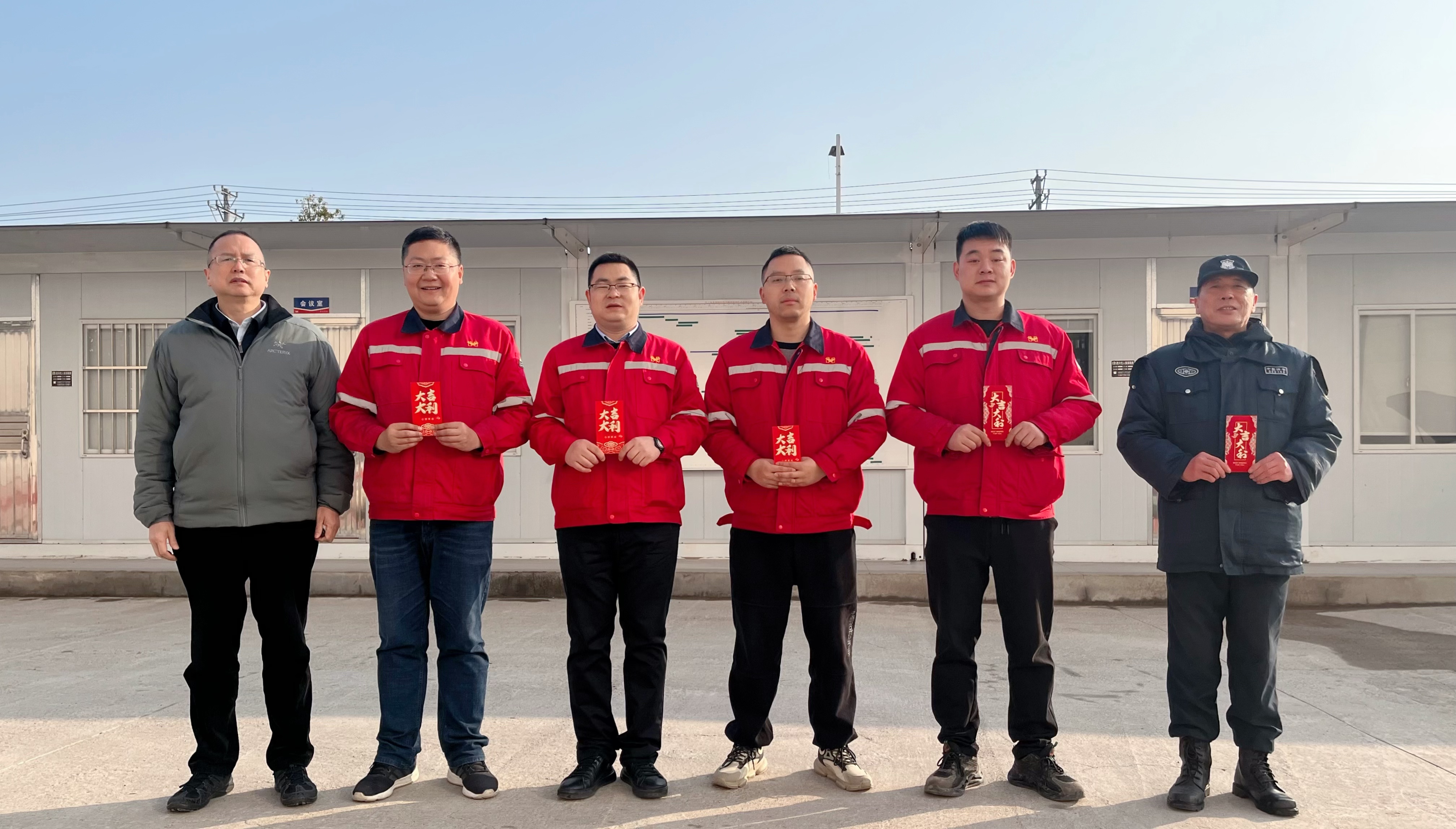 化機公司黨委書記、董事長、總經(jīng)理楊中澤到項目現(xiàn)場走訪慰問(圖2) 化機公司黨委書記、董事長、總經(jīng)理楊中澤到項目現(xiàn)場走訪慰問(圖2)