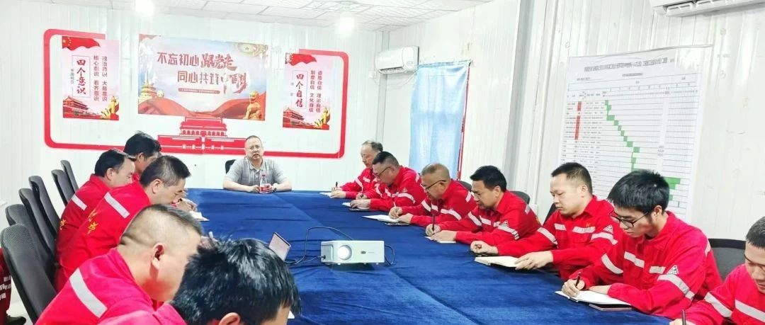 化機(jī)公司黨委書記、董事長、總經(jīng)理楊中澤到新疆項目部現(xiàn)場辦公